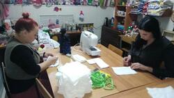 Умельцы яковлевского Дома ремёсел взялись пошить многоразовые маски для соцработников
