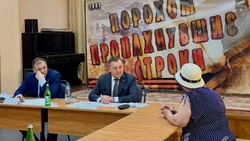  Владимир Зотов провёл личный приём граждан в Яковлевском округе