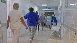 Вячеслав Гладков поздравил медика из Воронежа с переездом для работы в Белгород 