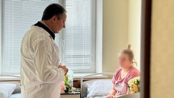 Вячеслав Гладков навестил пострадавших мирных жителей в областной больнице 