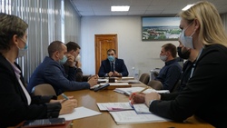Олег Медведев обсудил с замами поступившие от Совета депутатов Яковлевского округа вопросы
