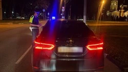 18-летнего водителя иномарки с незаконной мигалкой поймали в Строителе 