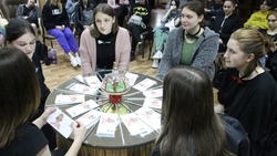 Студенты Яковлевского педколледжа сразились в интеллектуальной игре «Что? Где? Когда?»