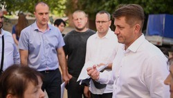 Мэр Валентин Демидов проверил благоустройство двора по проспекту Ватутина, 4 в Белгороде