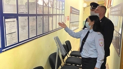 Общественник проверил работу подразделения по вопросам миграции в Яковлевском округе