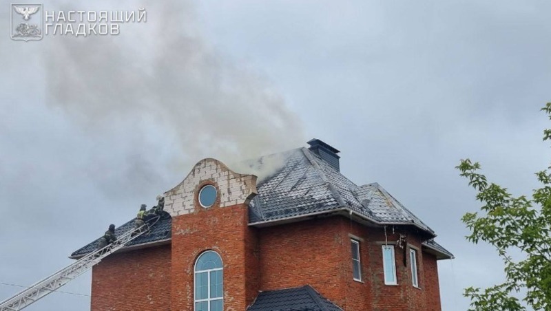 Кровля частного дома загорелась в Белгородском районе из-за атаки беспилотника