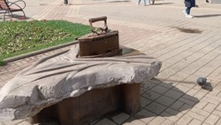 Арт-объект с утюгом восстановили в центре Белгорода 