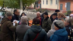 Олег Медведев выслушал проблемы жильцов дома 19 «А» по улице Ленина в Строителе