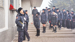 Правоохранители открыли мемориальную доску в честь сыщика в Яковлевском районе