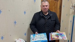 Яковлевский депутат Денис Хребтов принял участие в ежегодной акции «Коробка храбрости»