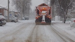 Олег Медведев попросил сообщать о неубранном снеге на дорогах Яковлевского округа 