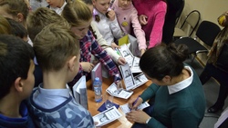 Жители Яковлевского округа встретились с популярной детской писательницей Юлией Кузнецовой