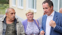 Вячеслав Гладков встретился с временно отселёнными жителями посёлка Середа