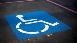 Инвалиды III группы в России смогут воспользоваться бесплатной парковкой