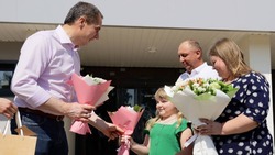Жители белгородского приграничья получили ключи от нового жилья из рук Вячеслава Гладкова