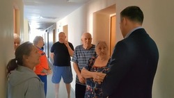 Глава Яковлевского округа Олег Медведев навестил шебекинцев в пункте временного размещения