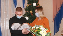 Молодая семья Литвиновых из села Гостищево принимала поздравления с рождением первенца