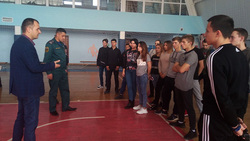 Яковлевские студенты встретились с полицейскими и спасателями в рамках акции «Дети России»