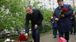 Вячеслав Гладков возложил цветы к месту трагедии на Щорса в Белгороде 