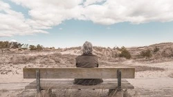 История пятая. Родственники выставили пожилую женщину из дома и оставили на улице