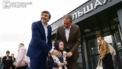 Гладков представил министру Кравцову новую школу в Белгородском районе