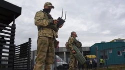 Вячеслав Гладков сообщил о передаче детекторов дронов спасателям на пляже 