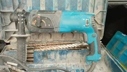 Белгородец стащил перфоратор из делового центра, пока друг искал туалет