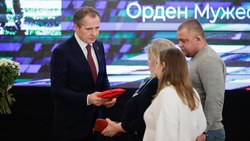 Вячеслав Гладков вручил ордена Мужества семьям погибших на СВО