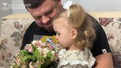 Вячеслав Гладков навестил пострадавшую при обстреле Белгорода девочку 