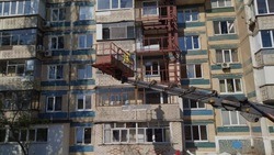 Вячеслав Гладков сообщил о ходе восстановительных работ в пострадавшем от падения авиабомбы доме