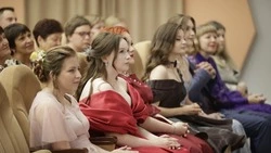 Шуваев поздравил белгородских выпускников с окончанием школы 