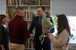 Олег Медведев вручил ключи от новых квартир 25 семьям в селе Терновке Яковлевского округа 