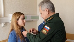 Губернатор Белгородской области Вячеслав Гладков навестил первую женщину-героя спецоперации
