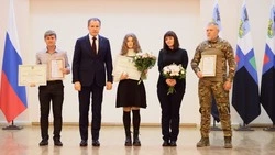 Вячеслав Гладков вручил именные стипендии губернатора в номинации «Спорт»