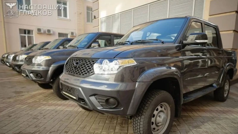 Гладков передал «БАРС-Белгород» ещё 9 внедорожников 