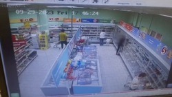 Белгородец вынес из магазина в брюках более 5 кг сыра