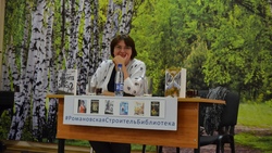 Популярная российская писательница Лариса Романовская встретилась с детьми в Строителе