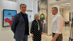 Губернатор Вячеслав Гладков вместе с супругой посетил выставку «Артефакты и гаджеты»
