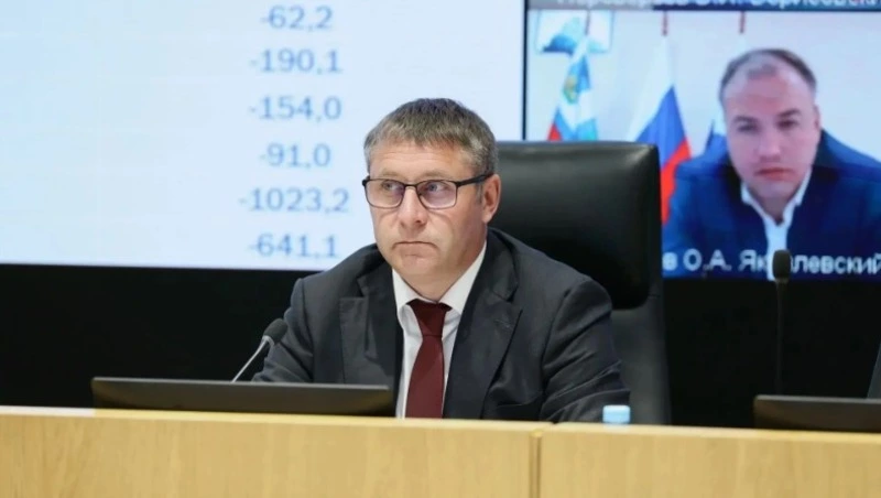 Шуваев провёл совещание по обеспечению первоочередных расходов округов