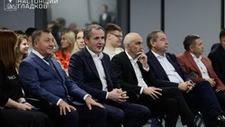 Вячеслав Гладков поздравил «Школу 21» в Белгороде с первой годовщиной