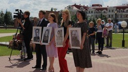 Белгородцы принесли портреты своих ветеранов ВОВ к музею в Прохоровке в рамках акции «Мы помним» 