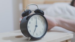 Учёные из Австралии нашли связь между мелодией будильника и утренней сонливостью