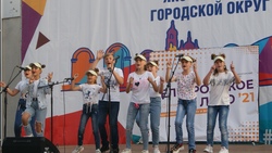 Терновские артисты отчитались перед зрителями на центральной площади Строителя