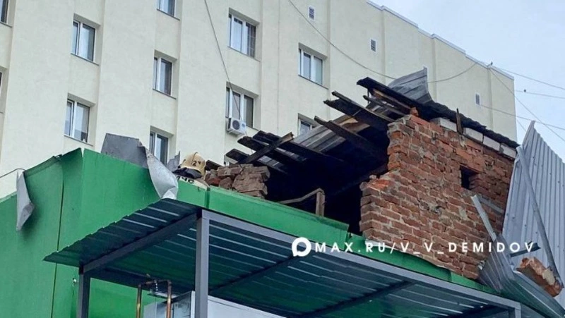 Мэр Белгорода показал последствия атаки беспилотника на магазин 