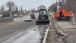 В Белгороде начали очищать дороги от зимней грязи 