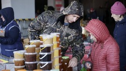 Вячеслав Гладков поручил отменить плату для сельхозпроизводителей за участие в новогодних ярмарках