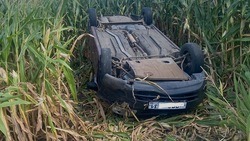 47-летний водитель перевернулся на отечественном автомобиле на автодороге в Яковлевском округе
