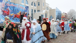 Парад Дедов Морозов дал старт новогодним событиям в Яковлевском округе