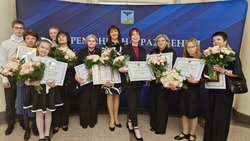 Вячеслав Гладков вручил именные стипендии 51 юному таланту в номинации «Культура»