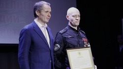  Вячеслав Гладков наградил ветеранов и бойцов спецотряда быстрого реагирования 